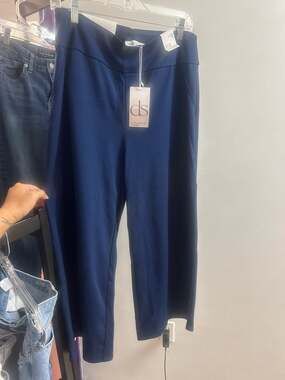 Dear Scarlett It Stretches It Forms It Fits Magic Wide Leg Cropped Pants in Navy